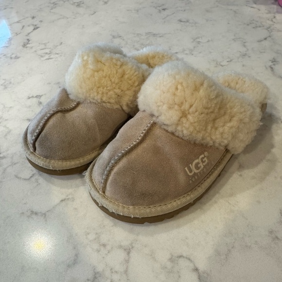 UGG Other - UGG Kids Cozy Sheepskin Slipper Sand Size 11 Warm Slip-On